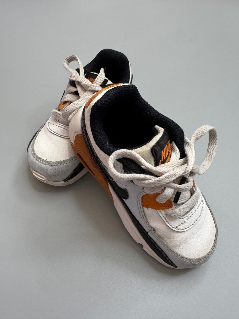 Nike Air Low Top Sneakers White Black Orange Lace Up Logo Unisex Kids 8C